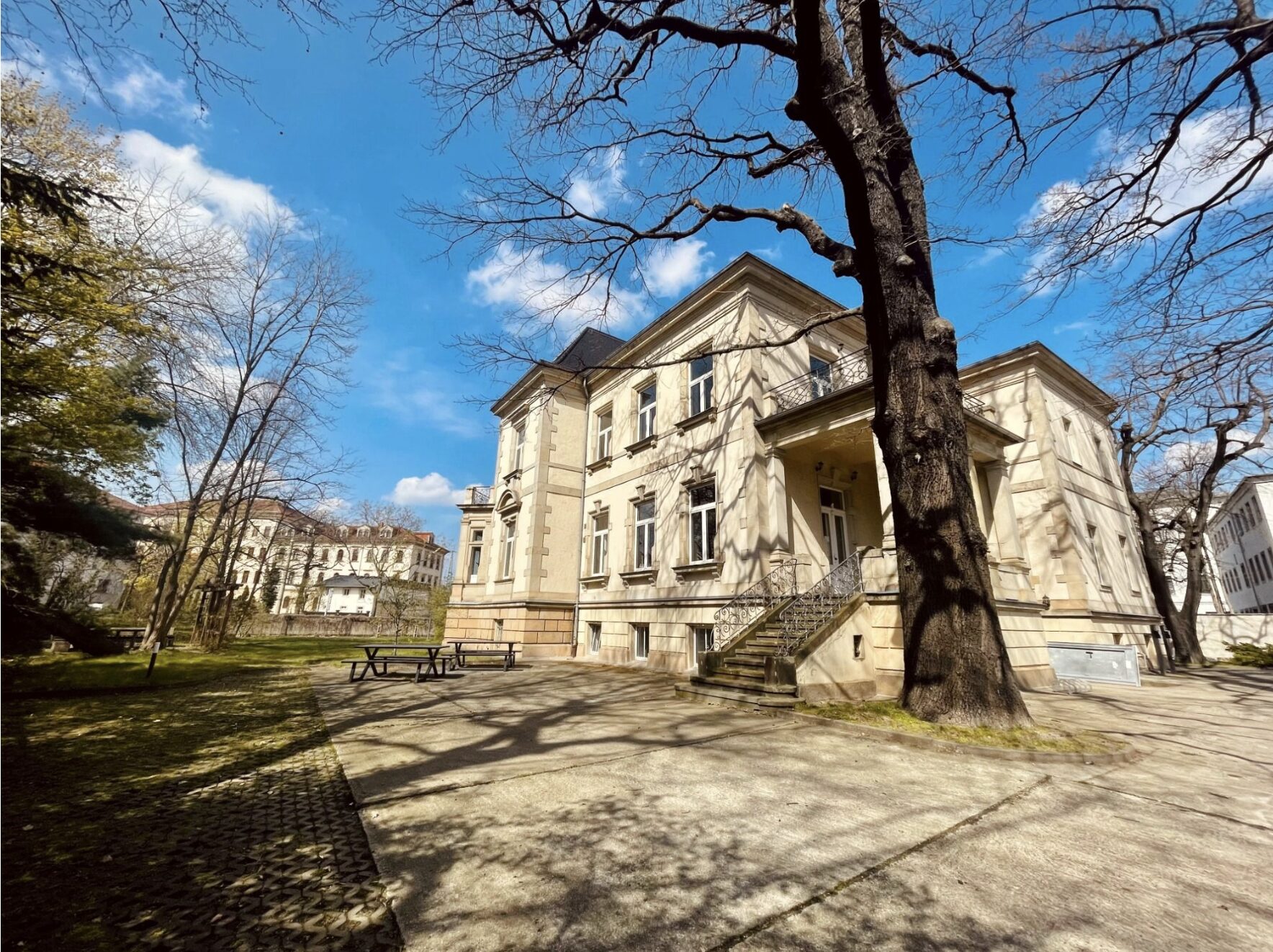 Großzügige Grünanlagen